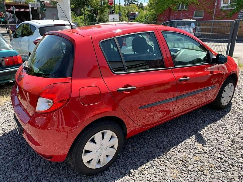 Second-hand Renault Clio II Expression 75 CP (55 kW) 2009 Roșu Hatchback
