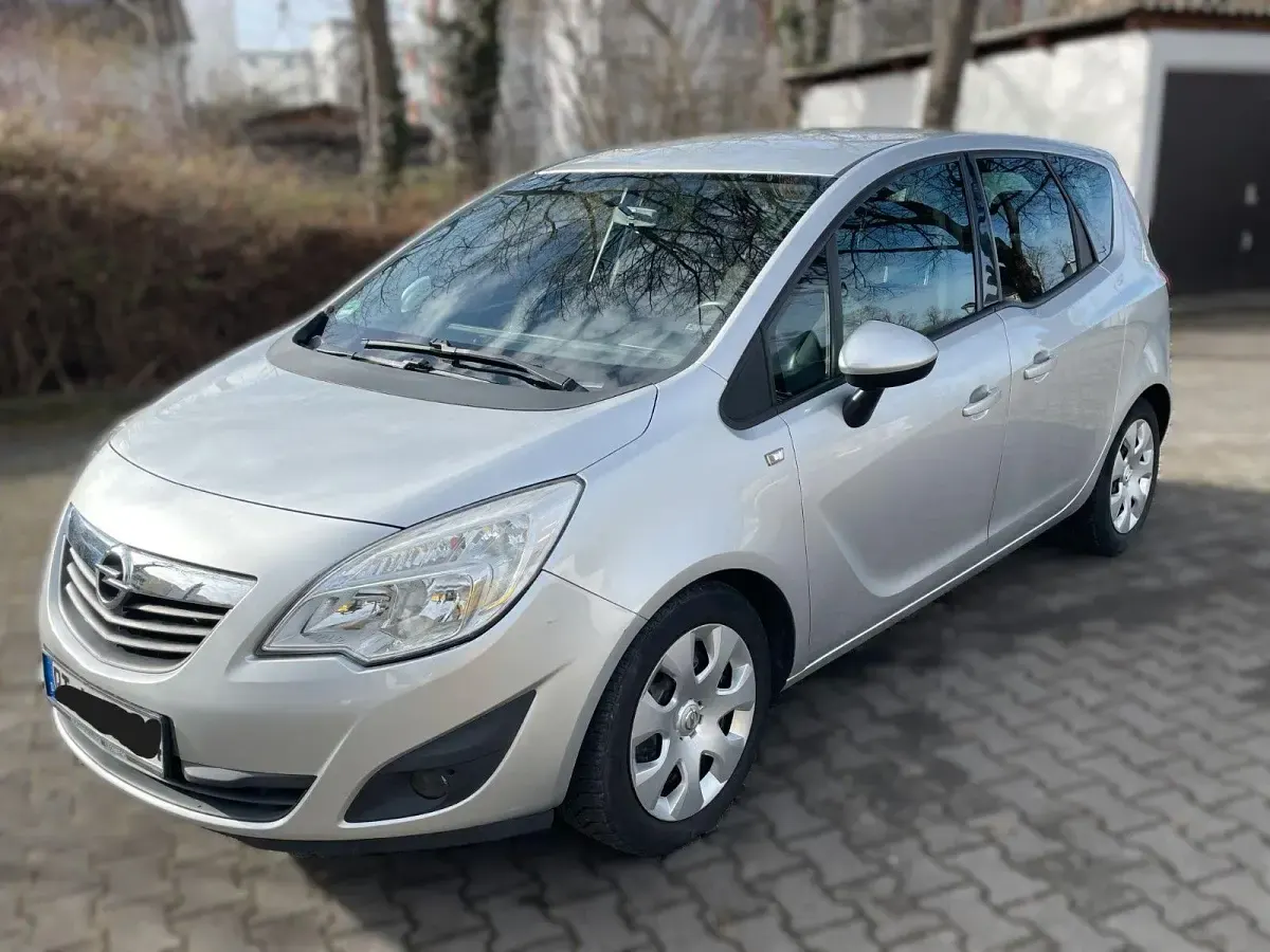 Używany Opel Meriva Design Edition 101 KM (74 kW) 2012 Srebrny Minivan