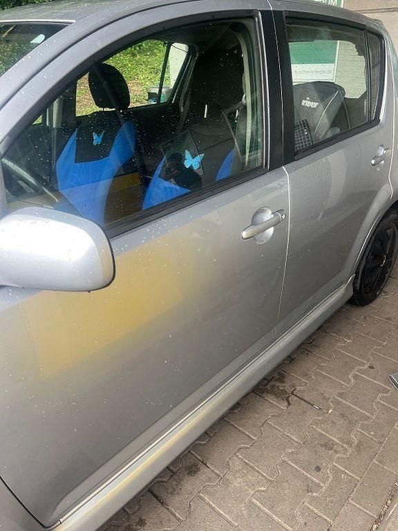 Grau Gebraucht 2005 Daihatsu Sirion Kleinwagen | 700 € (Fairer Preis) - Bild 1/4