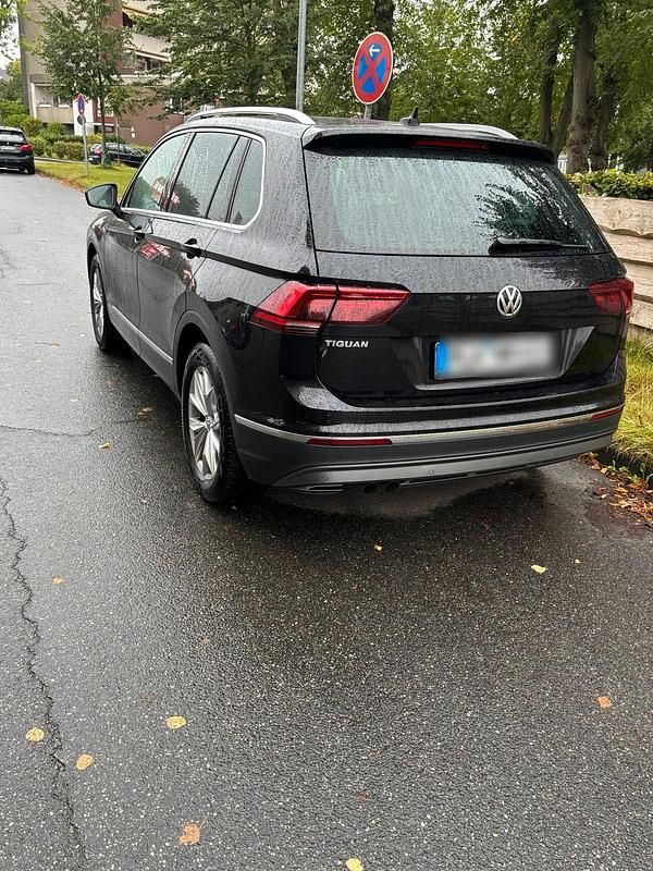 Gebraucht VW Tiguan 150 PS (110 kW) 2021 Schwarz SUV