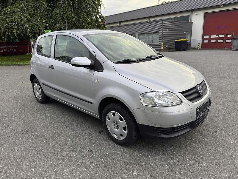 Gebraucht VW Fox 54 PS (39 kW) 2007 Silber Kleinwagen