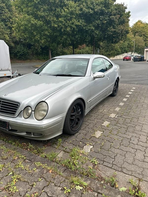 Silber Gebraucht 2003 Mercedes CLK230 Coupé | 1.849 € (Superpreis) - Bild 1/4