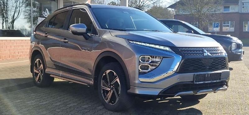 Gebraucht Mitsubishi Eclipse Cross Plus 188 PS (138 kW) 2022 Platinumgrau SUV