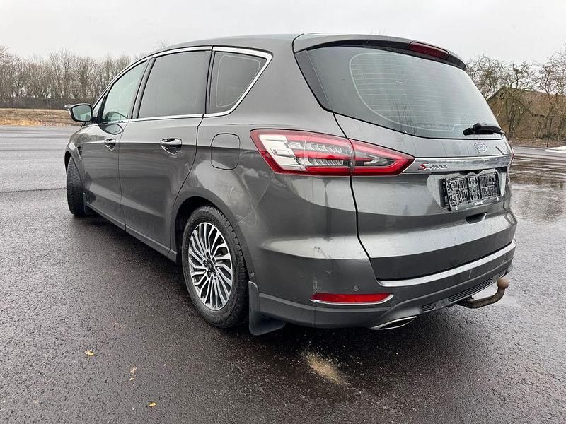 Gebraucht Ford S-MAX Titanium 190 PS (139 kW) 2018 Grau Van / Kleinbus