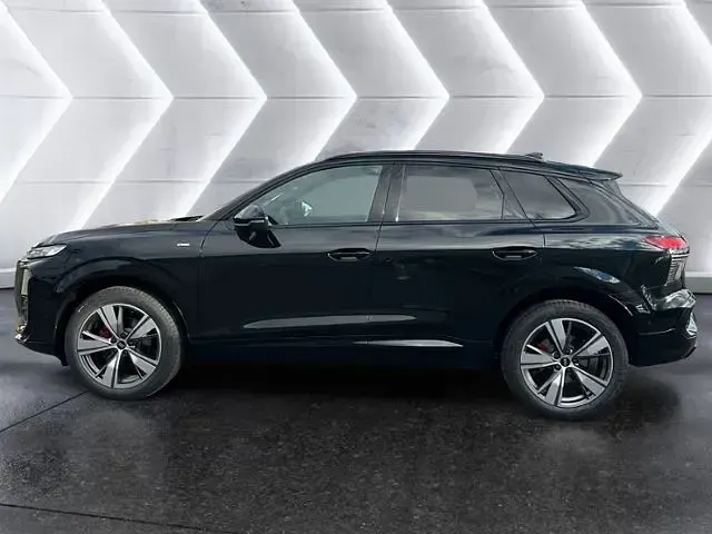 Gebraucht Audi Q3 S-Line 150 PS (110 kW) 2026 Mythosschwarz metallic SUV