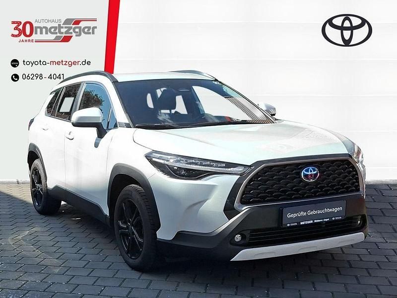 Weiss Gebraucht 2023 Toyota Corolla Cross Style SUV | 33.820 € (Fairer Preis) - Bild 1/4