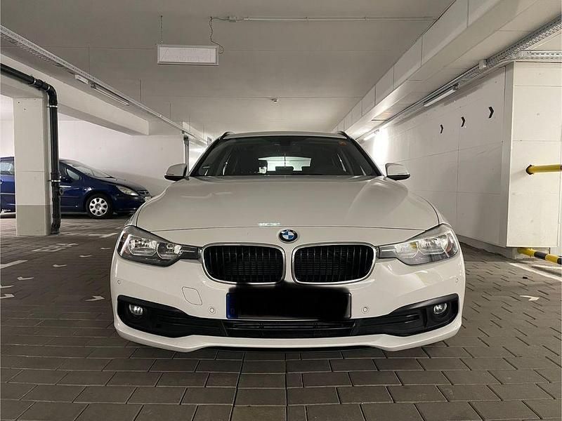 Weiß Gebraucht 2017 BMW 318 Kombi | 14.000 € (Fairer Preis) - Bild 1/4