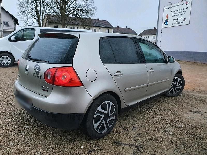 Gebraucht VW Golf 105 PS (77 kW) 2005 Gold Coupé
