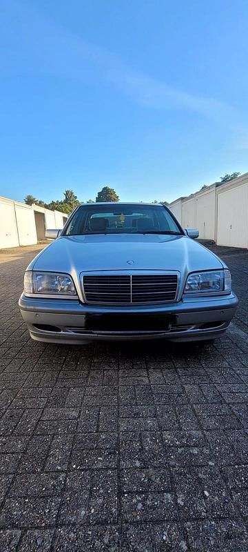 Silber Gebraucht 1999 Mercedes C180 Limousine | 3.900 € (Fairer Preis) - Bild 1/4