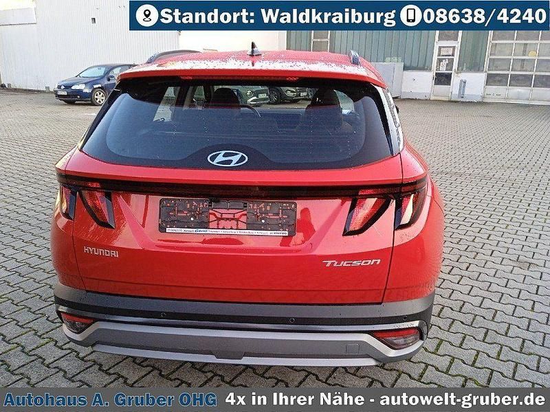 Neu Hyundai Tucson Select 150 PS (110 kW) 2026 Engine red SUV