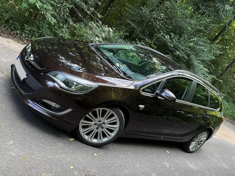 Braun Gebraucht 2014 Opel Astra Eco Kombi | 5.900 € (Fairer Preis) - Bild 1/4