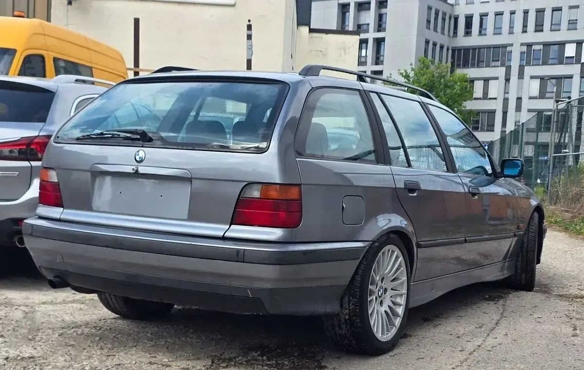 Gebraucht BMW 318 116 PS (85 kW) 1995 Grau Kombi