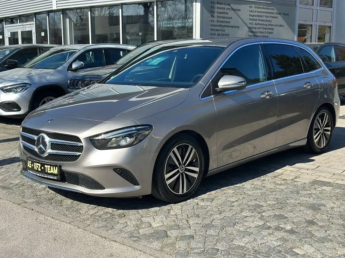 Gebraucht Mercedes B200 163 PS (119 kW) 2019 Silber Kleinwagen
