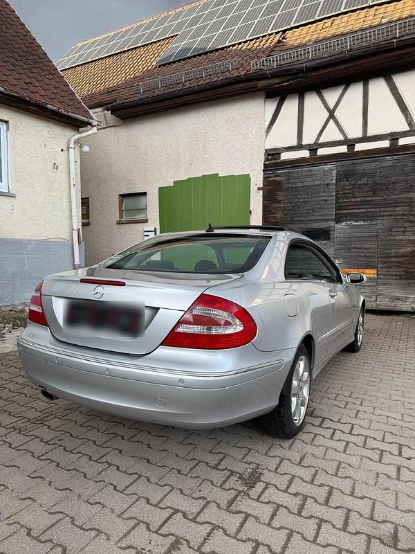 Gebraucht Mercedes CLK240 171 PS (125 kW) 2002 Silber Coupé