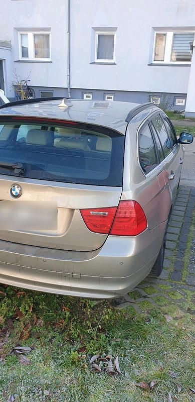 Gebraucht BMW 318 143 PS (105 kW) 2012 Braun Kombi