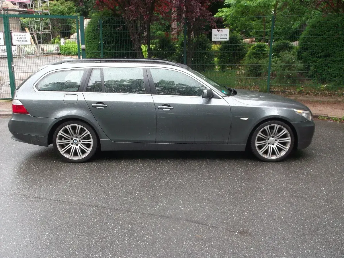 Gebraucht BMW 523 177 PS (130 kW) 2007 Grau Kombi