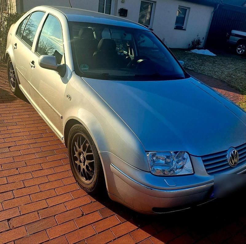 Silber Gebraucht 2003 VW Bora Limousine | 1.200 € (Fairer Preis) - Bild 1/4