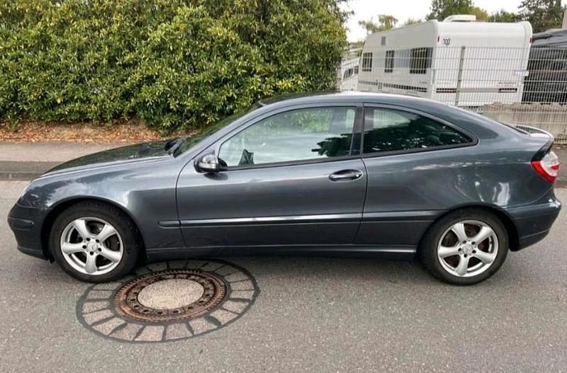 Gebraucht Mercedes C180 143 PS (105 kW) 2007 Grau Coupé