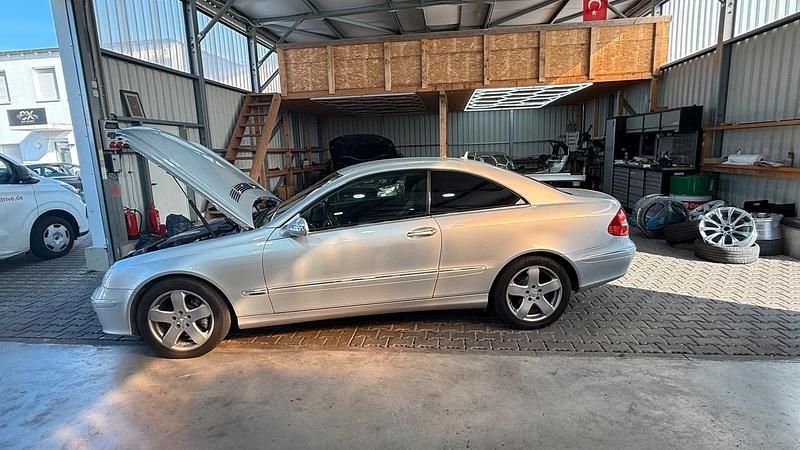 Gebraucht Mercedes CLK320 224 PS (164 kW) 2006 Silber Coupé