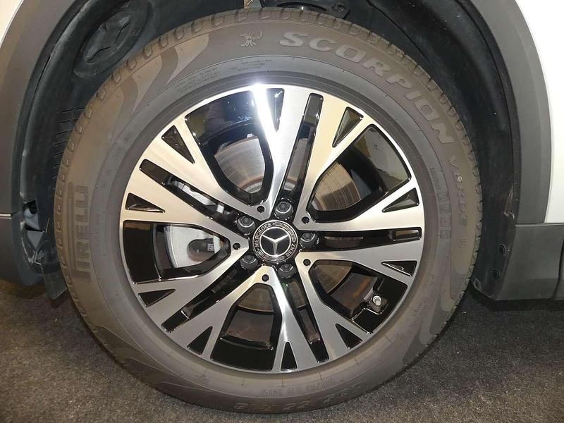 Gebraucht Mercedes GLA250 Advanced 224 PS (164 kW) 2023 Iridiumsilber  metalliclack SUV