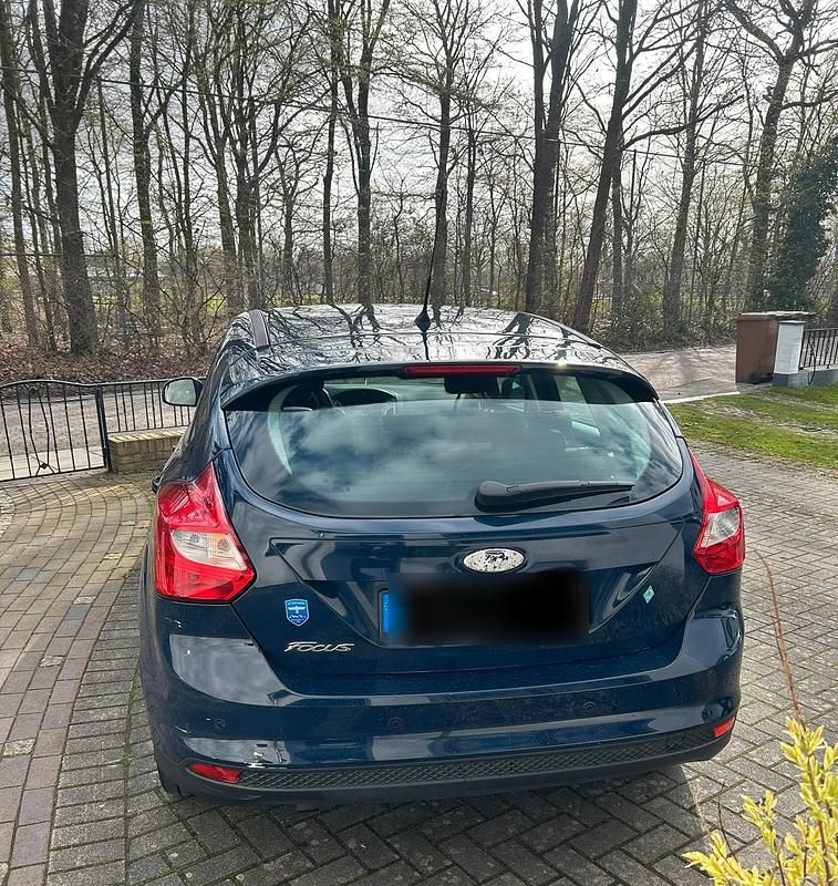 Gebraucht Ford Focus 2012 Blau Limousine