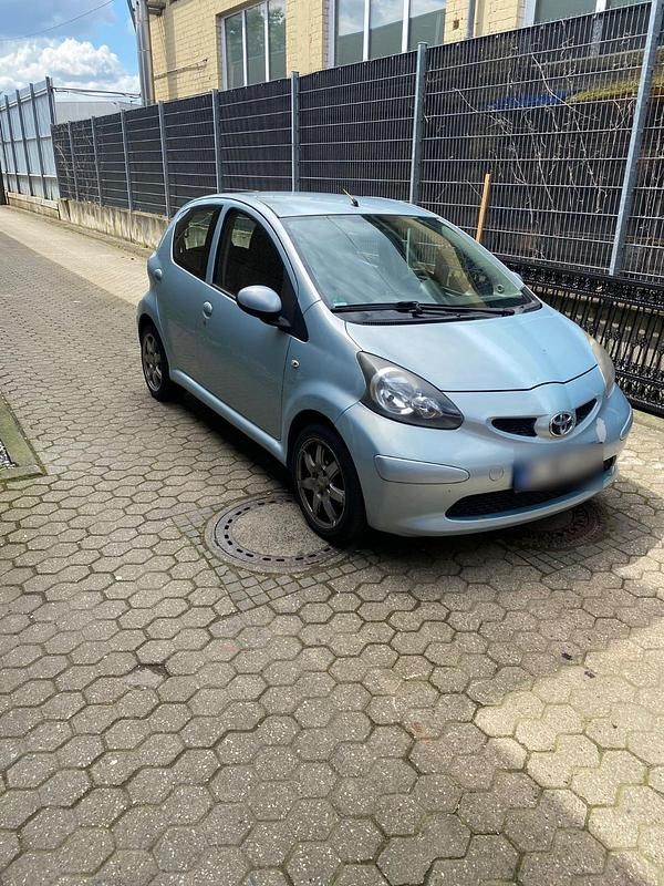 Gebraucht Toyota Aygo 69 PS (50 kW) 2005 Blau Kleinwagen
