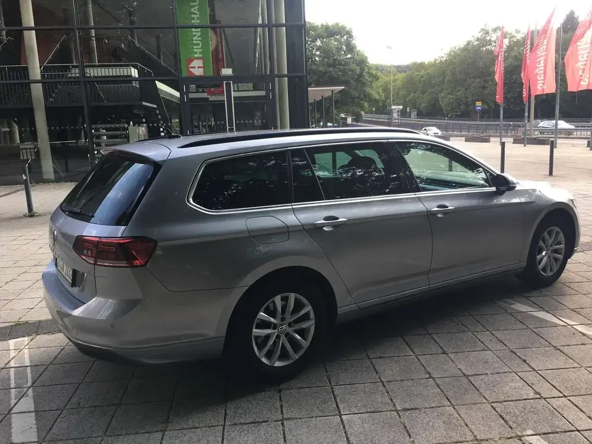 Gebraucht VW Passat Business 150 PS (110 kW) 2019 Pyritsilber metallic Kombi
