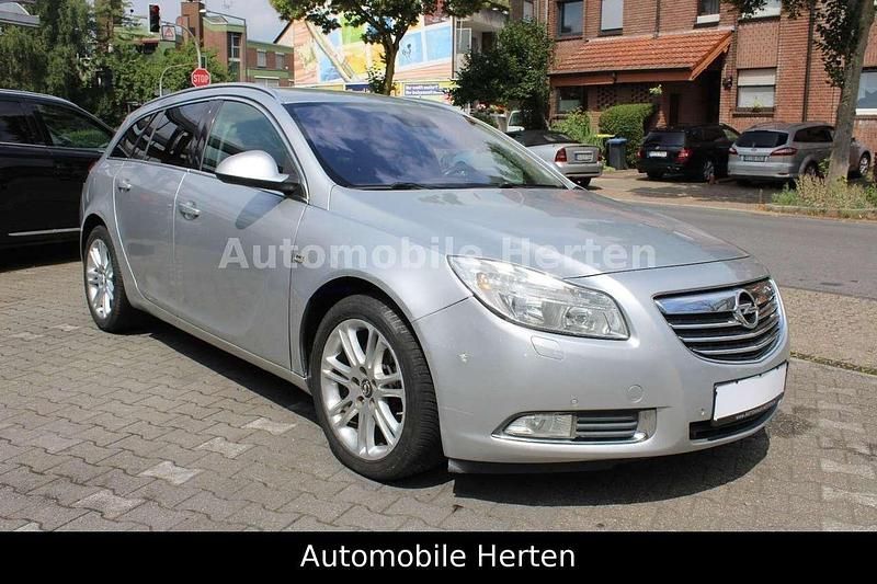 Gebraucht Opel Insignia Edition 131 PS (96 kW) 2010 Silber Kombi