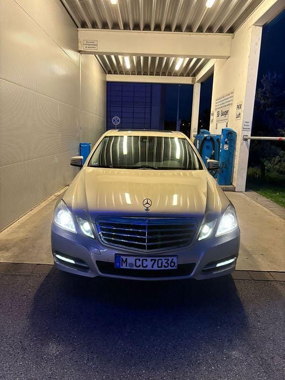 Gebraucht Mercedes E200 Avantgarde 184 PS (135 kW) 2010 Gold Limousine