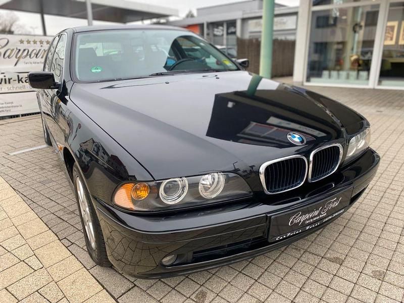 Schwarz Gebraucht 2003 BMW 520 Kombi | 10.990 € - Bild 1/4