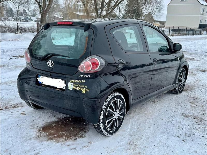 Gebraucht Toyota Aygo Cool 68 PS (50 kW) 2011 Schwarz Kleinwagen