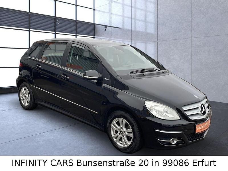 Schwarz Gebraucht 2011 Mercedes 180 Limousine | 5.990 € (Superpreis) - Bild 1/4