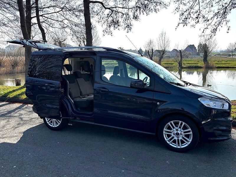 Gebraucht Ford Tourneo Courier Titanium 101 PS (74 kW) 2016 Blau Van / Kleinbus