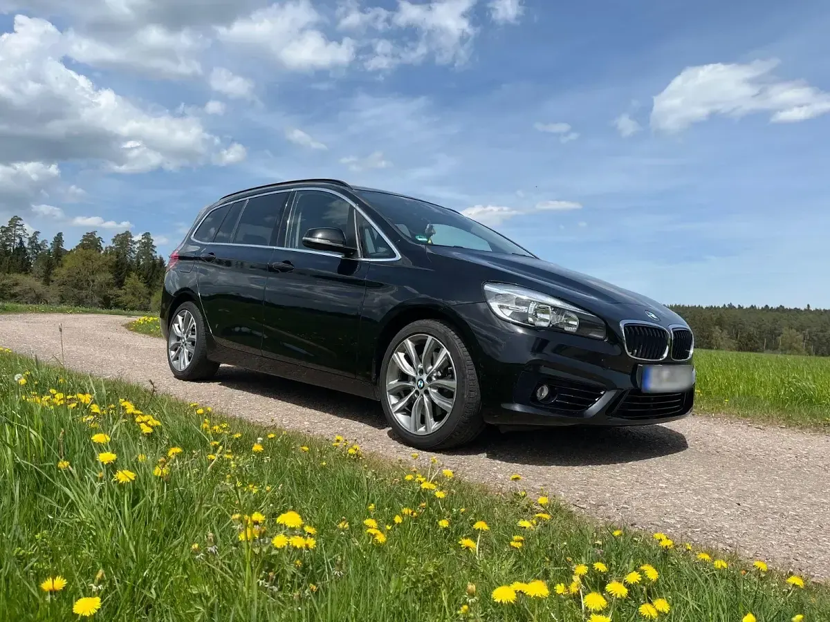 Gebraucht BMW 220 Gran Tourer Sport Line 192 PS (141 kW) 2015 Schwarz Van / Kleinbus