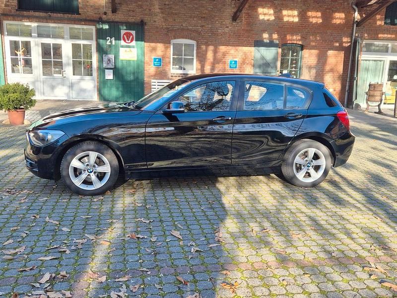 Schwarz Gebraucht 2014 BMW 116 Sport Line Kleinwagen | 8.900 € (Fairer Preis) - Bild 1/4