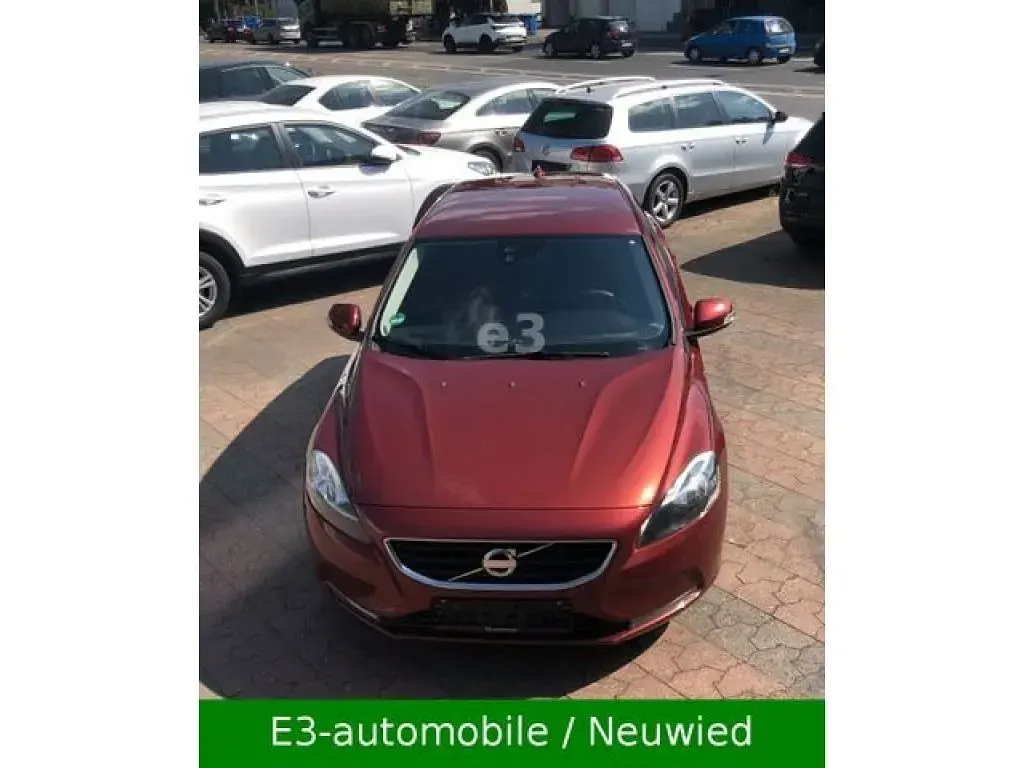 Gebraucht Volvo V40 120 PS (88 kW) 2014 Rot Limousine