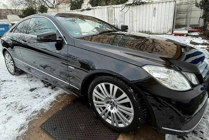 Gebraucht Mercedes E200 184 PS (135 kW) 2010 Schwarz Coupé