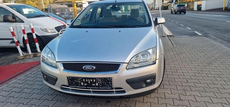 Gebraucht Ford Focus Ghia 101 PS (74 kW) 2007 Silber Limousine