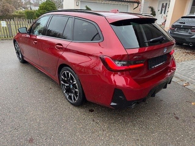 Gebraucht BMW 330e M Sport 292 PS (214 kW) 2024 Rot Kombi