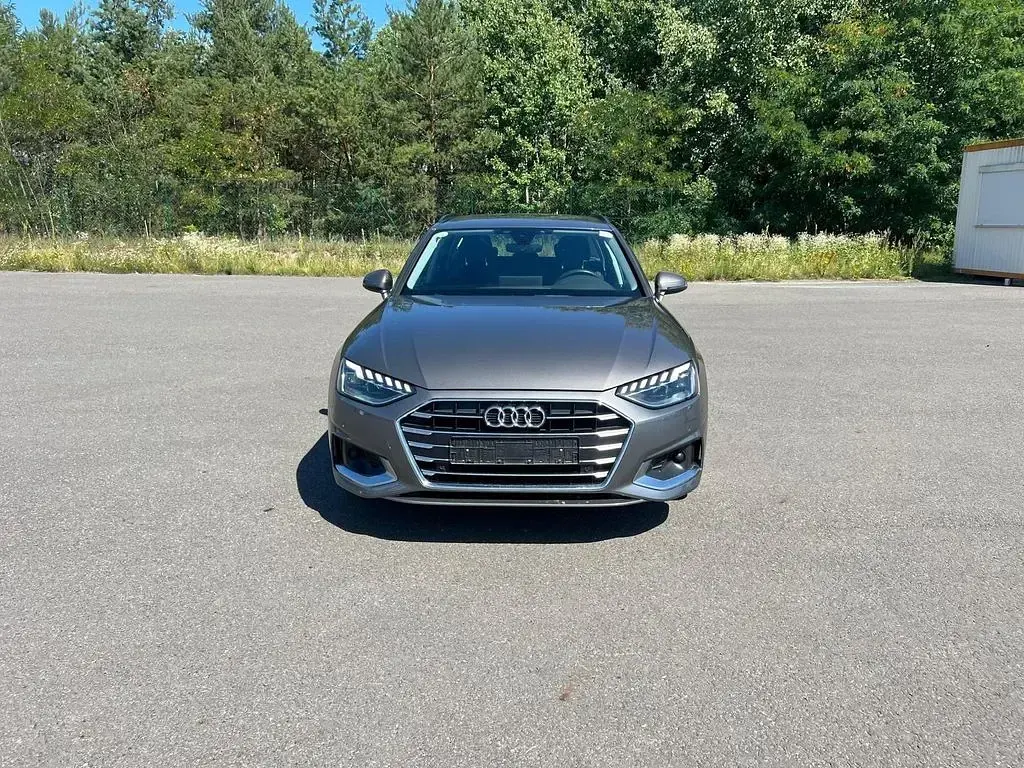 Gebraucht Audi A4 Advanced 163 PS (119 kW) 2021 Grau Limousine