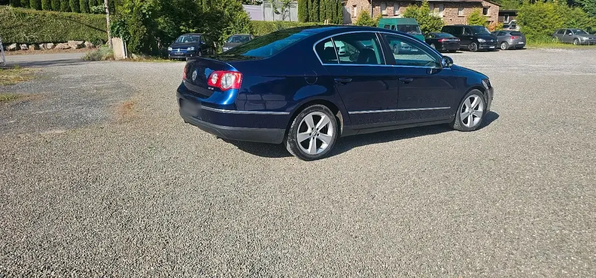 Gebraucht VW Passat 200 PS (147 kW) 2010 Blau Limousine