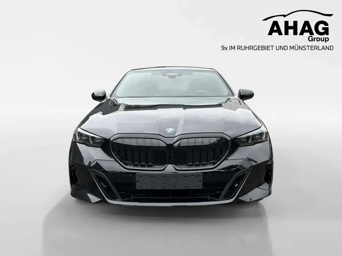 Neu BMW 550e Sport Line 489 PS (359 kW) 2026 Saphirschwarz Limousine