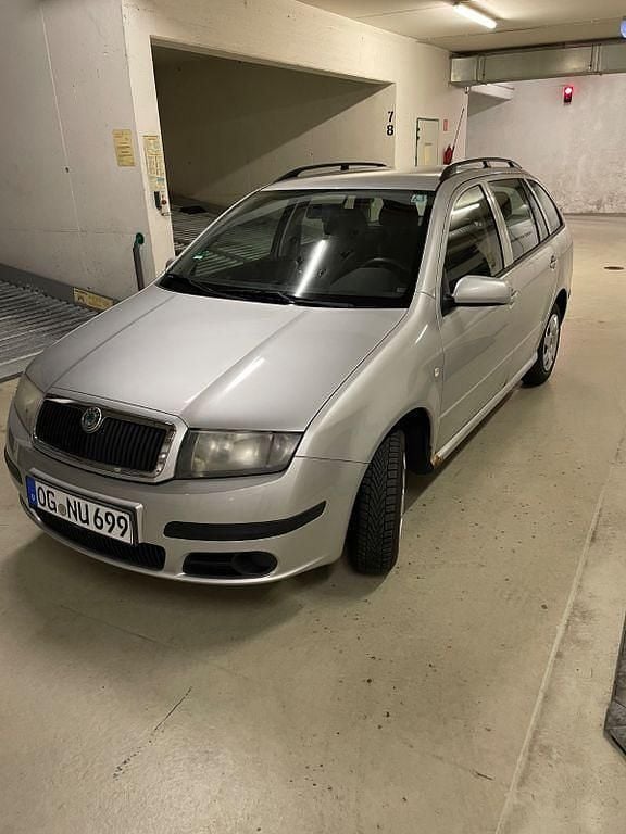 Silber Gebraucht 2007 Skoda Fabia Classic Limousine | 1.000 € (Superpreis) - Bild 1/4