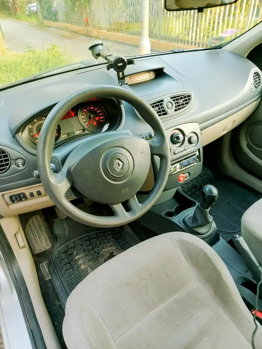 Używany Renault Clio II 75 KM (55 kW) 2006 Srebrny Hatchback