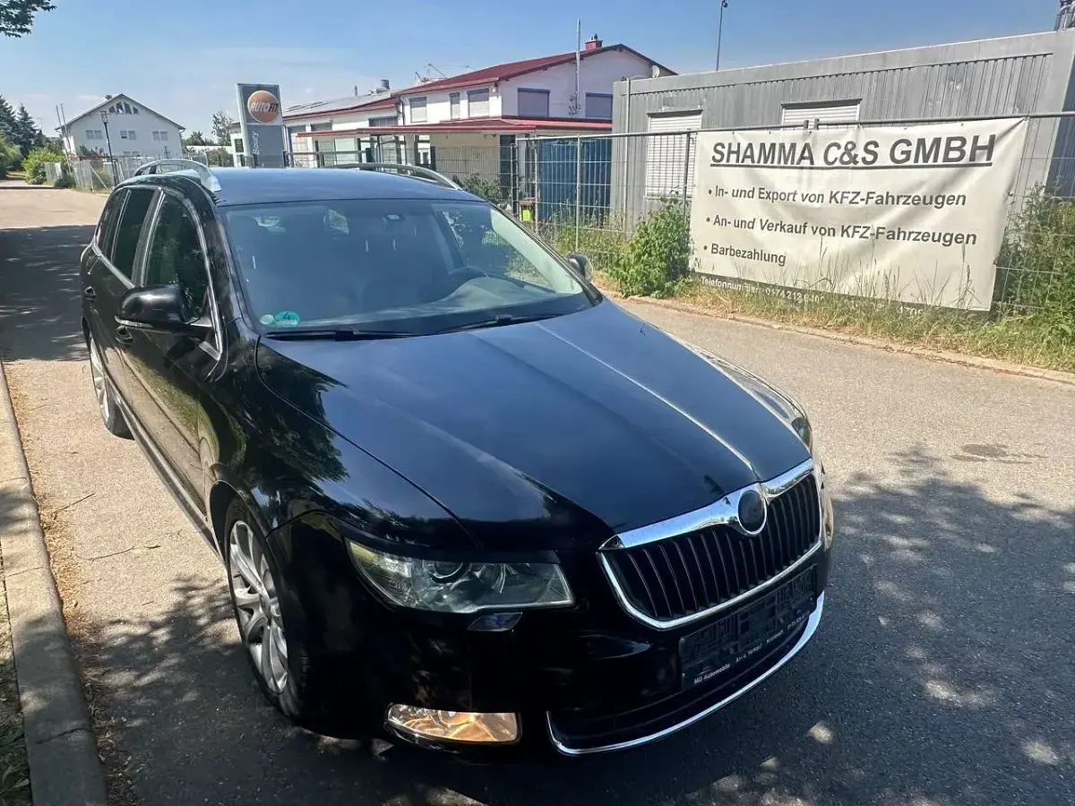 Gebraucht Skoda Superb Elegance 170 PS (125 kW) 2012 Schwarzmagic perleffekt Kombi