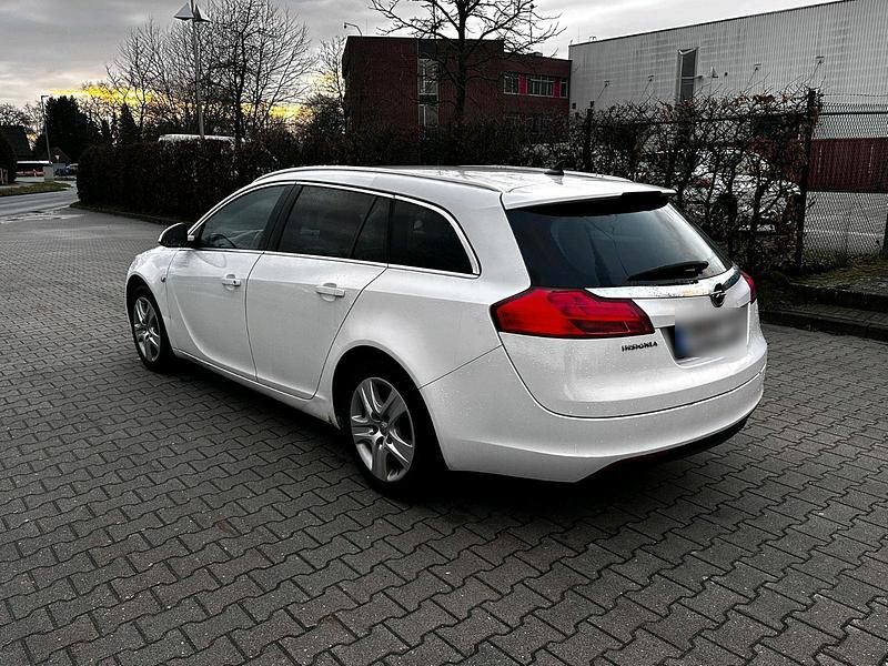 Gebraucht Opel Insignia 110 PS (80 kW) 2011 Weiß Kombi