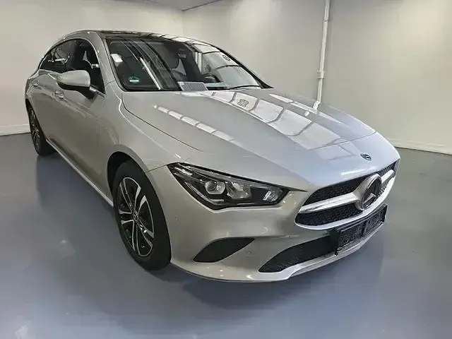 Gebraucht Mercedes CLA200 Business 150 PS (110 kW) 2023 Silber Coupé