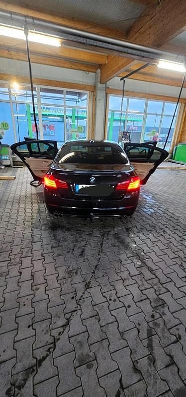 Gebraucht BMW 520 184 PS (135 kW) 2011 Schwarz Limousine