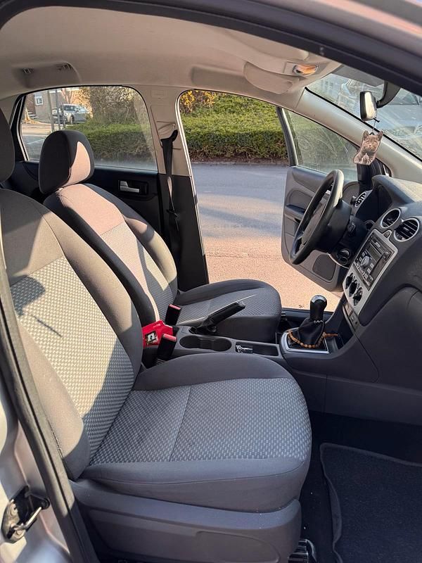 Gebraucht Ford Focus 104 PS (76 kW) 2006 Grau Limousine