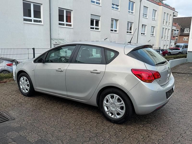 Gebraucht Opel Astra 100 PS (73 kW) 2010 Grau Kleinwagen